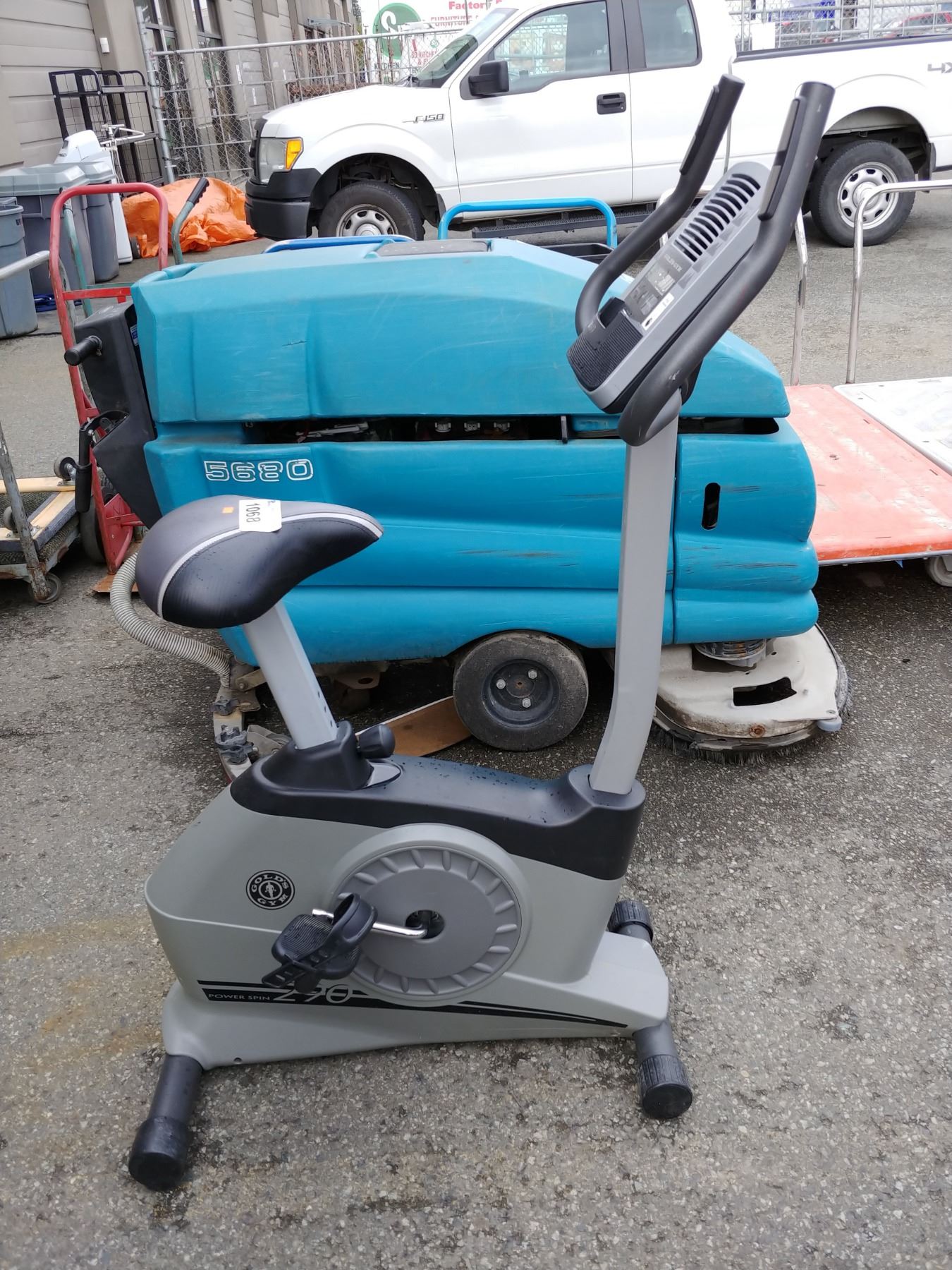 GOLD'S GYM EXERCISE BIKE - Able Auctions