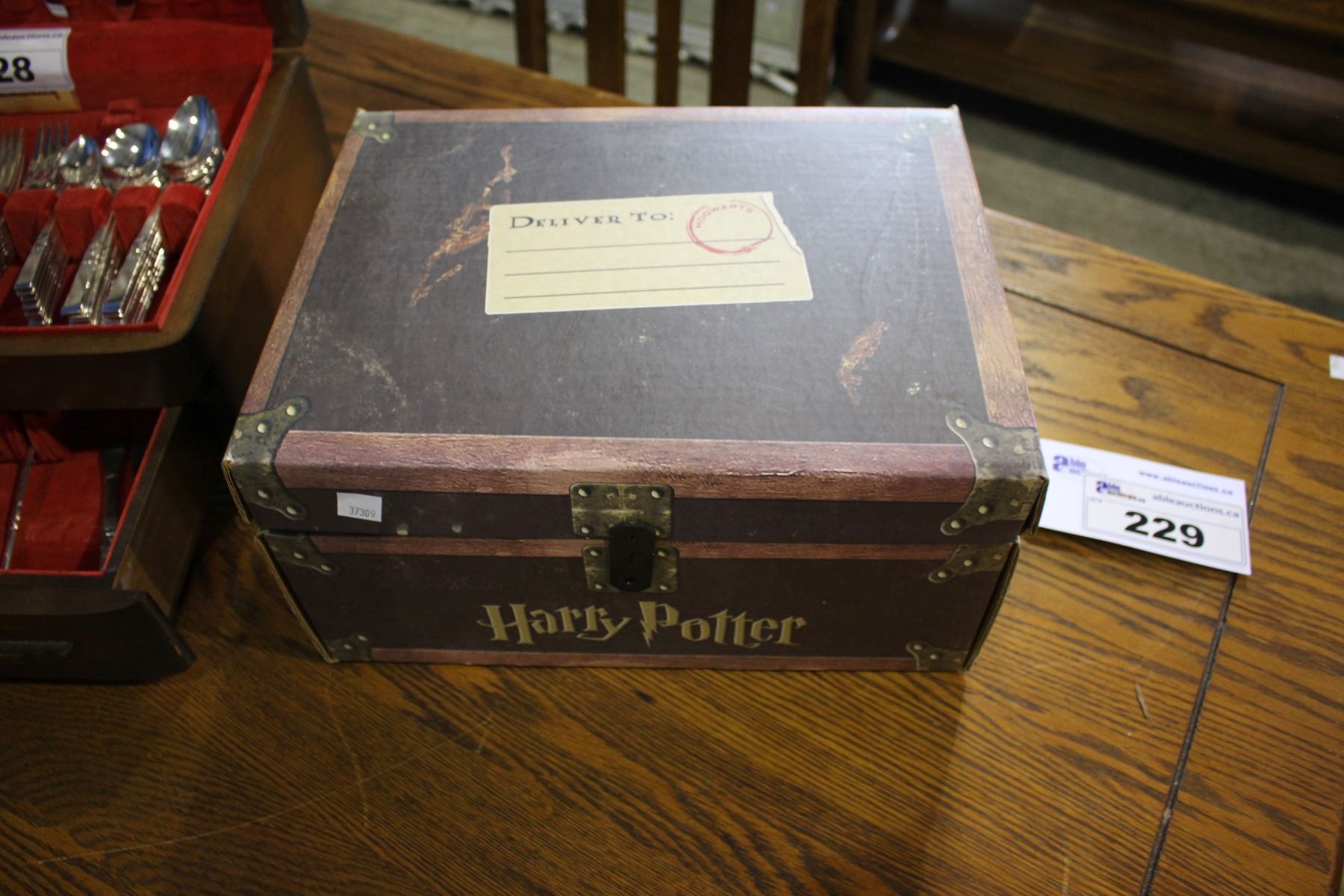 Harry Box HARRY POTTER BOX SET 7 BOOKS - Able Auctions