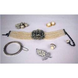 A GROUP OF IMITATION DIAMOND AND PEARL JEWELRY