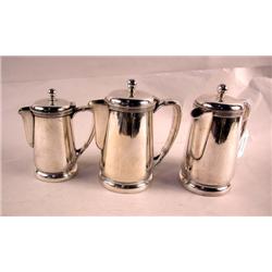 A GROUP OF SILVER PLATED COFFEE POTS, SUGAR BOWLS