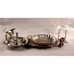 A MISCELLANEOUS GROUP OF SILVER PLATED ITEMS Incl