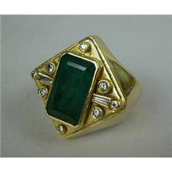 AN EMERALD AND YELLOW GOLD GENTLEMAN'S RING, set 