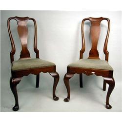 A SET OF FIVE QUEEN ANNE STYLE MAHOGANY SIDE CHAI