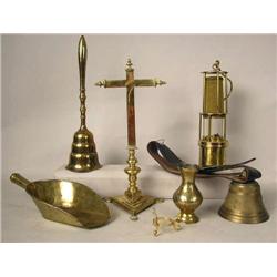 A GROUP OF ASSORTED BRASS ITEMS including a hangi