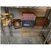 Image 1 : SHELF LOT OF PROPS