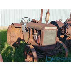 McCormick Deering 828 - D-E