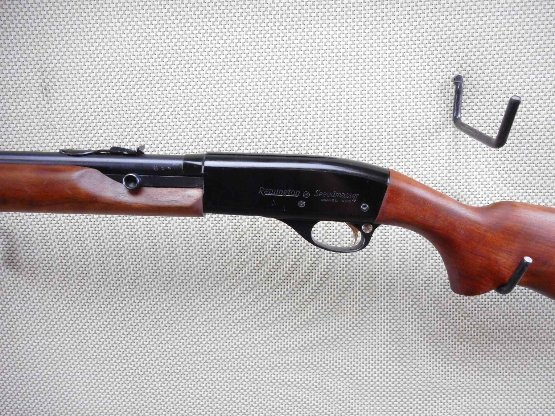 REMINGTON , MODEL: SPEEDMASTER MOD 552 , CALIBER: 22 LR
