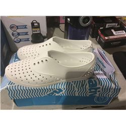 Native Jericho Shell White Shoes Ladies Size 6