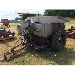 JOHN DEERE 212 POTATOE PLANTER