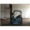 Image 1 : YALE 3000 LB FORKLIFT