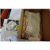 Image 3 : BOX OF VINTAGE AND ANTIQUE DOILIES AND LINENS
