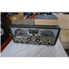 Image 1 : HALLICRAFTS CO RADIO AND RADIO BOOK