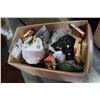 Image 1 : BOX OF STARWARS COLLECTIBLES