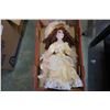 Image 2 : 5 TRAYS OF PORCELAIN DOLLS