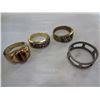 Image 2 : BAG AND TRAY OF VARIOUS PINS AND 4 RINGS