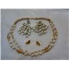Image 4 : 2 TRAYS OF WOMENS PEARL JEWELLERY