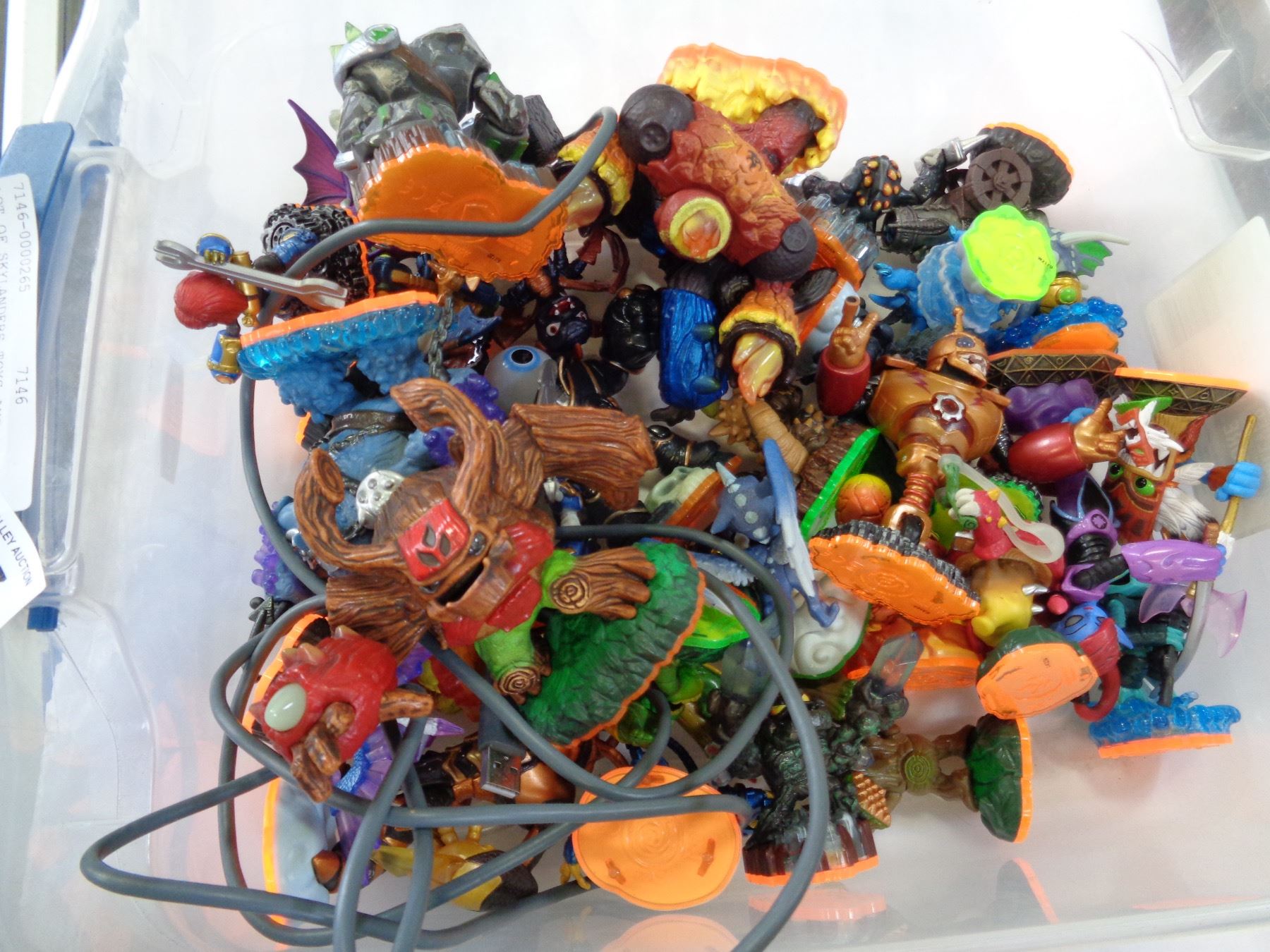 LOT OF SKYLANDERS TOYS AND PORTAL AND GAME FOR XBOX 360 Big Valley