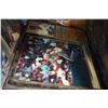 Image 3 : TRAY OF BASEBALL COLLECTIBLE MEMORABILIA
