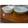 Image 2 : VINTAGE PYREX MIXING BOWLS AND VINTAGE BAYCREST ELECTRIC KNIFE
