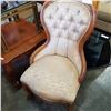 Image 1 : ANTIQUE QUEEN ANNE CHAIR