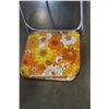 Image 3 : PAIR OF RETRO ALUMINUM FOLDING PATIO CHAIRS WITH EXTRA ORIGINAL CUSHIONS