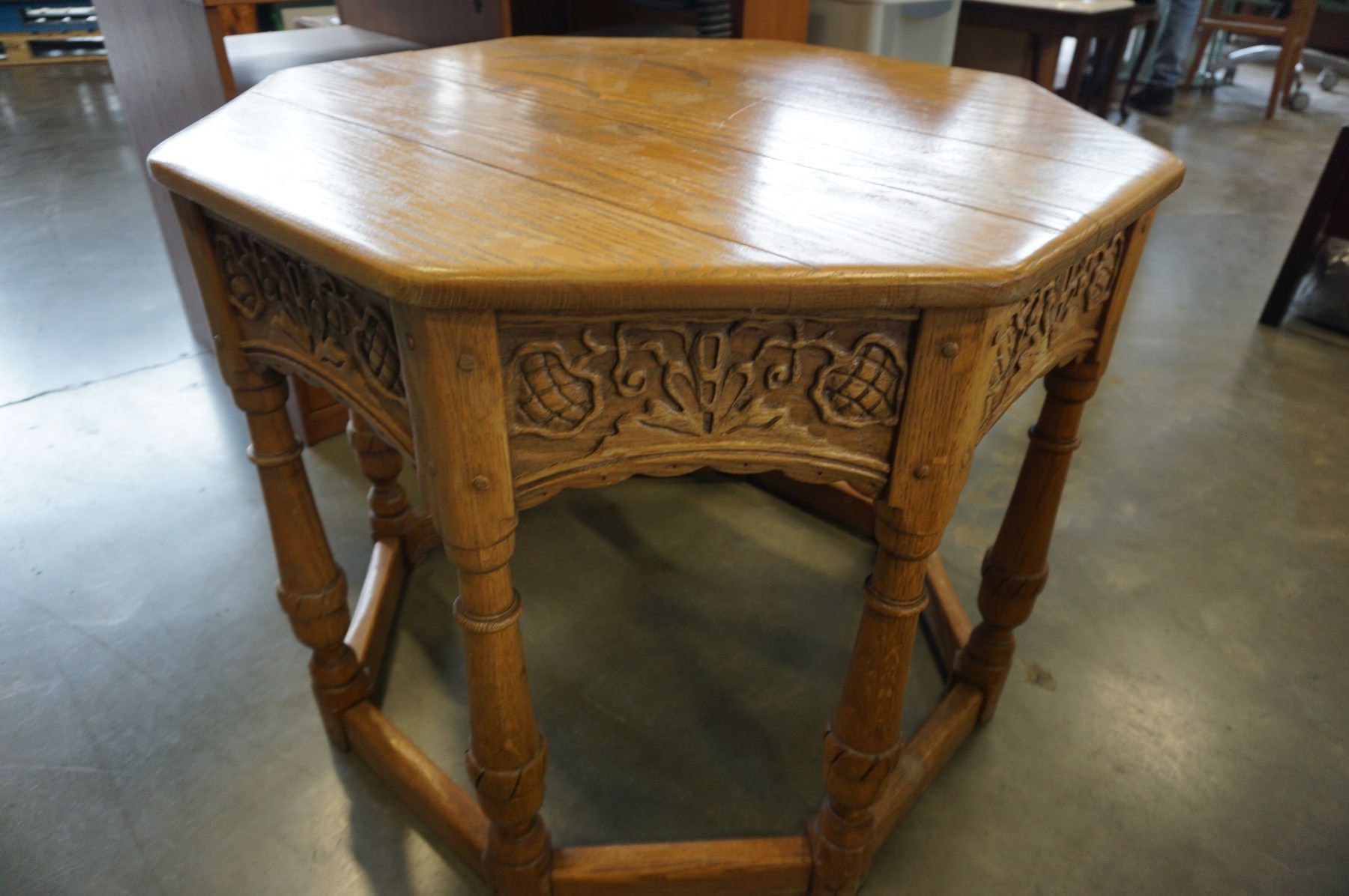 HIGHLY CARVED WOOD SIDE TABLE - Big Valley Auction