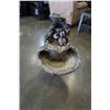 Image 1 : CEMENT WATER FOUNTAIN