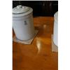 Image 2 : 2 ANTIQUE IMPERIAL 1 GALLON CROCKS W/ LIDS