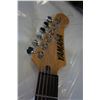 Image 2 : BLACK ELECTRIC YAMAHA 6 STRING GUITAR ODEL 120SD