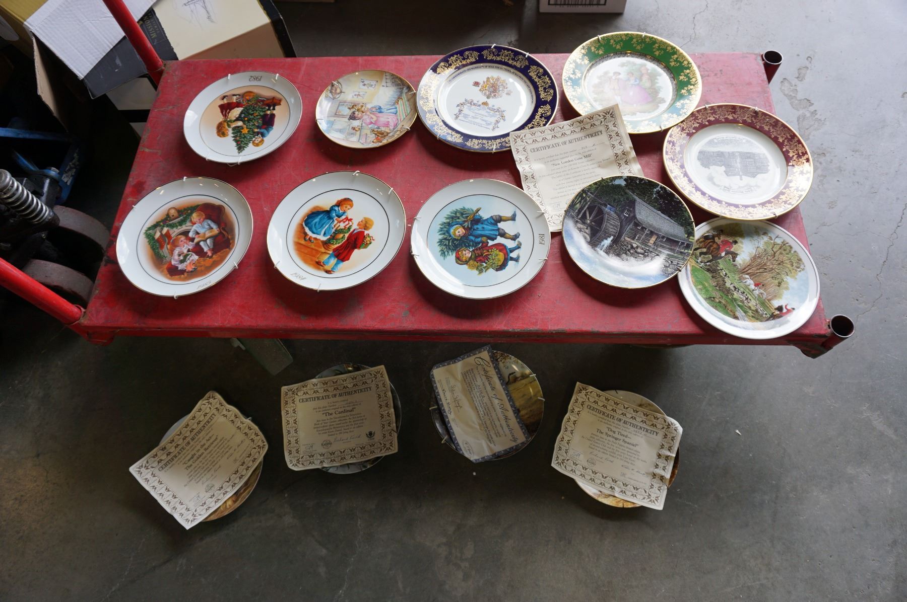 LOT OF 14 VINTAGE COLLECTOR PLATES