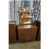 Image 2 : 4 DRAWER CHEST OF DRAWERS AND MATCHING 2 DRAWER VANITY DRESSER