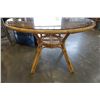 Image 2 : 42" RATTAN GLASS TOP TABLE