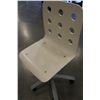 Image 2 : WHITE ROLLING OFFICE CHAIR