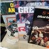 Image 2 : LOT OF 2 VINTAGE WAYNE GRETZY HARDCOVER BOOKS AND OFFICIAL RECORD BOOK