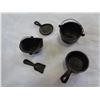 Image 2 : VINTAGE CAST IRON QUEEN MINATURE WOOD STOVE AND ACCESSORIES