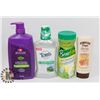 Image 1 : BAG WITH SHAMPOO, SUNSCREEN, AND MORE