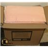 Image 1 : CASE OF 30 NEW LIGHT PINK DISPOSABLE TABLECLOTHS