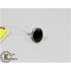 STERLING SILVER ONYX RING SIZE 8.5.