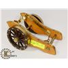 Image 1 : BRASS WAGON BOTTLE HOLDER