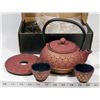 Image 1 : CAST IRON TEAPOT SET