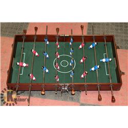 VINTAGE WOODEN FOOSBALL TABLE TOP GAME.