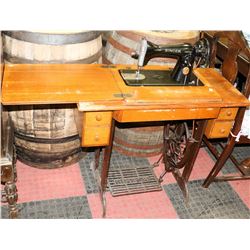 ANTIQUE SINGER SEWING MACHINE WITH WOOD TABLETOP