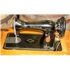 Image 2 : ANTIQUE SINGER SEWING MACHINE WITH WOOD TABLETOP