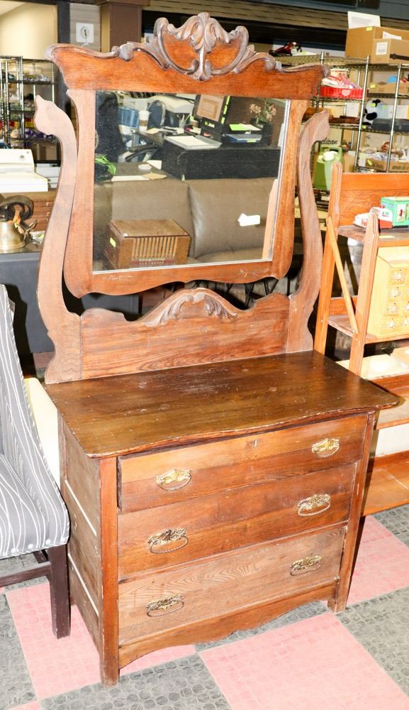 Antique Dove Tailed 3 Drawer Dresser With Mirror