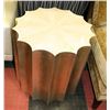 Image 1 : MODERN UMBRELLA PATTERN END TABLE ON WHEELS