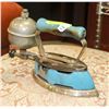 Image 1 : ANTIQUE COLEMAN SAD IRON