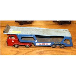 1960S TINPLATE CAR HAULER.