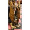 Image 1 : 2 HOWLING WOLVES HAND CARVED FROM A SINGLE TREE