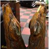 Image 2 : 2 HOWLING WOLVES HAND CARVED FROM A SINGLE TREE