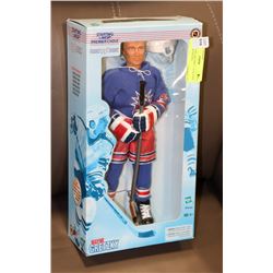 1999 WAYNE GRETZKY 1:12 ACTION FIGURE STARTING